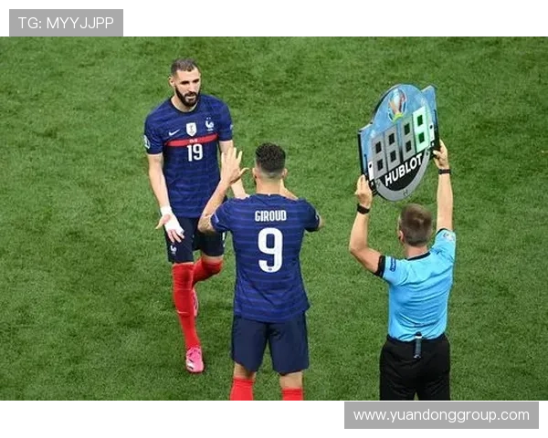 本泽马 vs 吉鲁：终结效率与战术角色差异