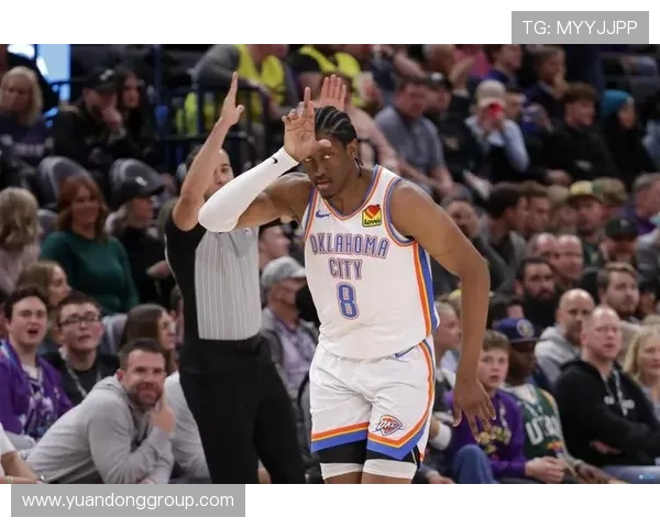 杰伦·威廉姆斯无球跑动拉开空间，提升雷霆外线进攻效率