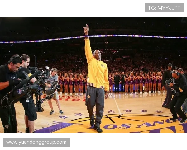 科比退役后居然住进了普通小区，这画风我看懵了